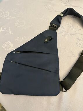 Navy anti theft travel bag for women